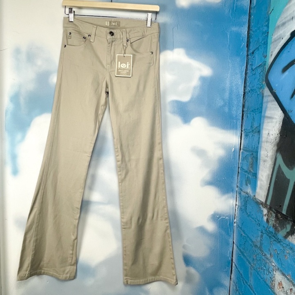 l.e.i. exclusive “lowboy” Y2K khaki boot cut jeans | life energy intelligence